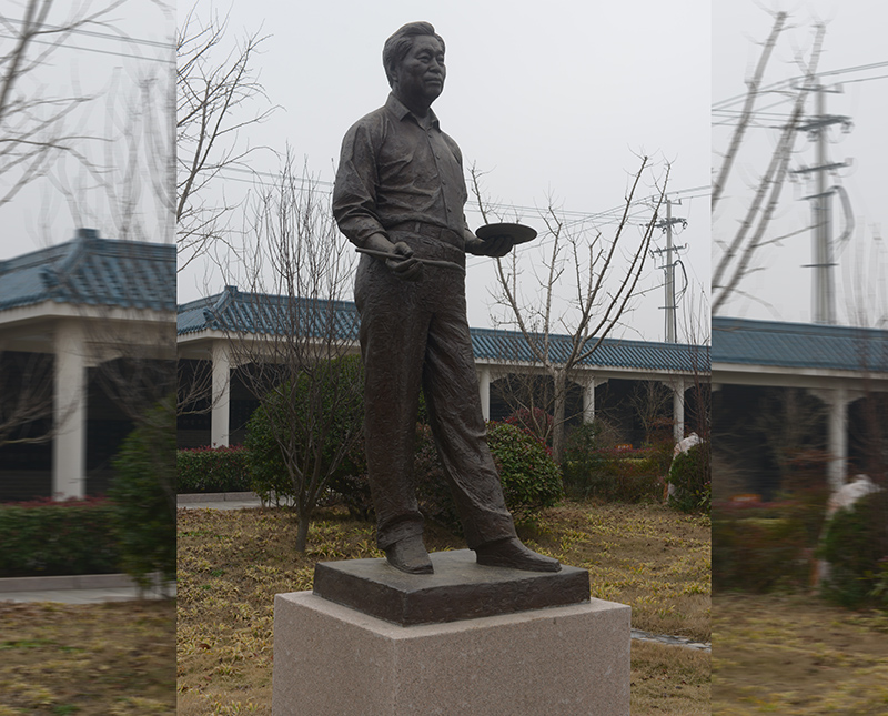 雕塑作品 喻繼高像、青銅高2.3米、安放地點(diǎn)：喻繼高紀(jì)念館